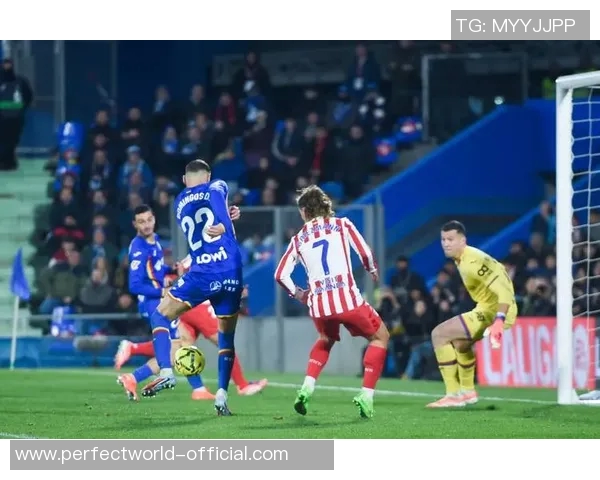 西甲激战：里昂逆转拜仁乌龙球成关键瞬间引爆全场热情